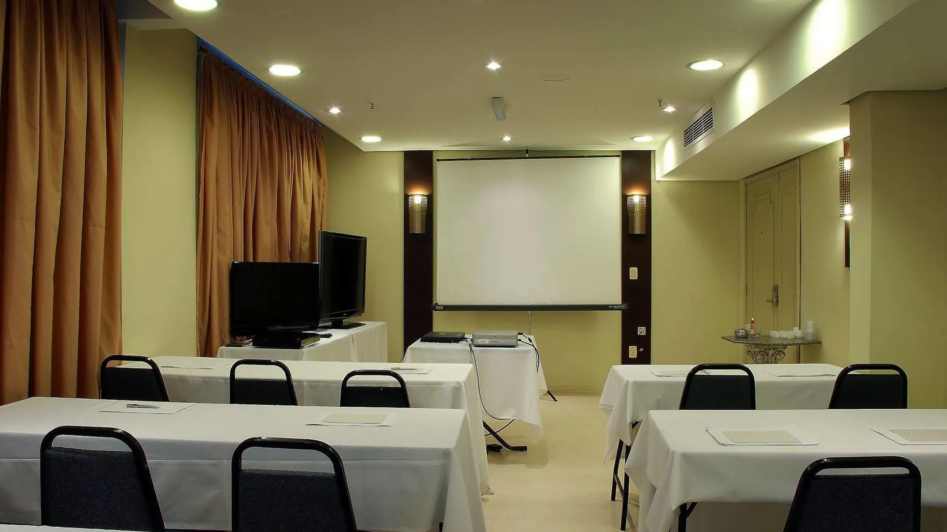 Master Grande Hotel - Proximo Ao Palacio Do Governo Porto Alegre 3*,