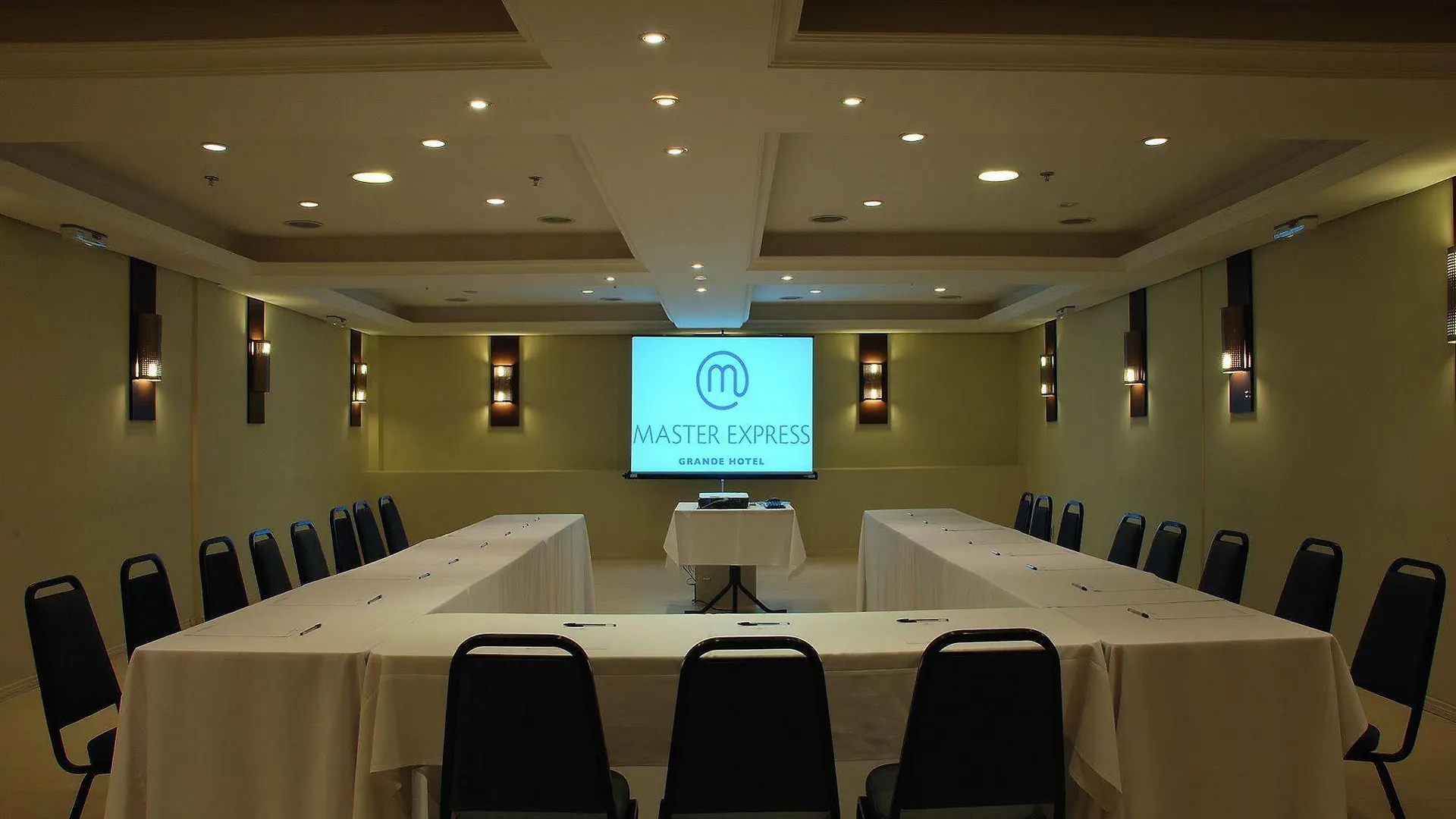 Master Grande Hotel - Proximo Ao Palacio Do Governo Porto Alegre 3*,
