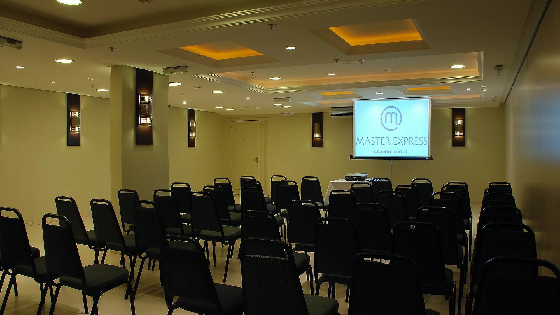 Master Grande Hotel - Proximo Ao Palacio Do Governo Porto Alegre 3*,